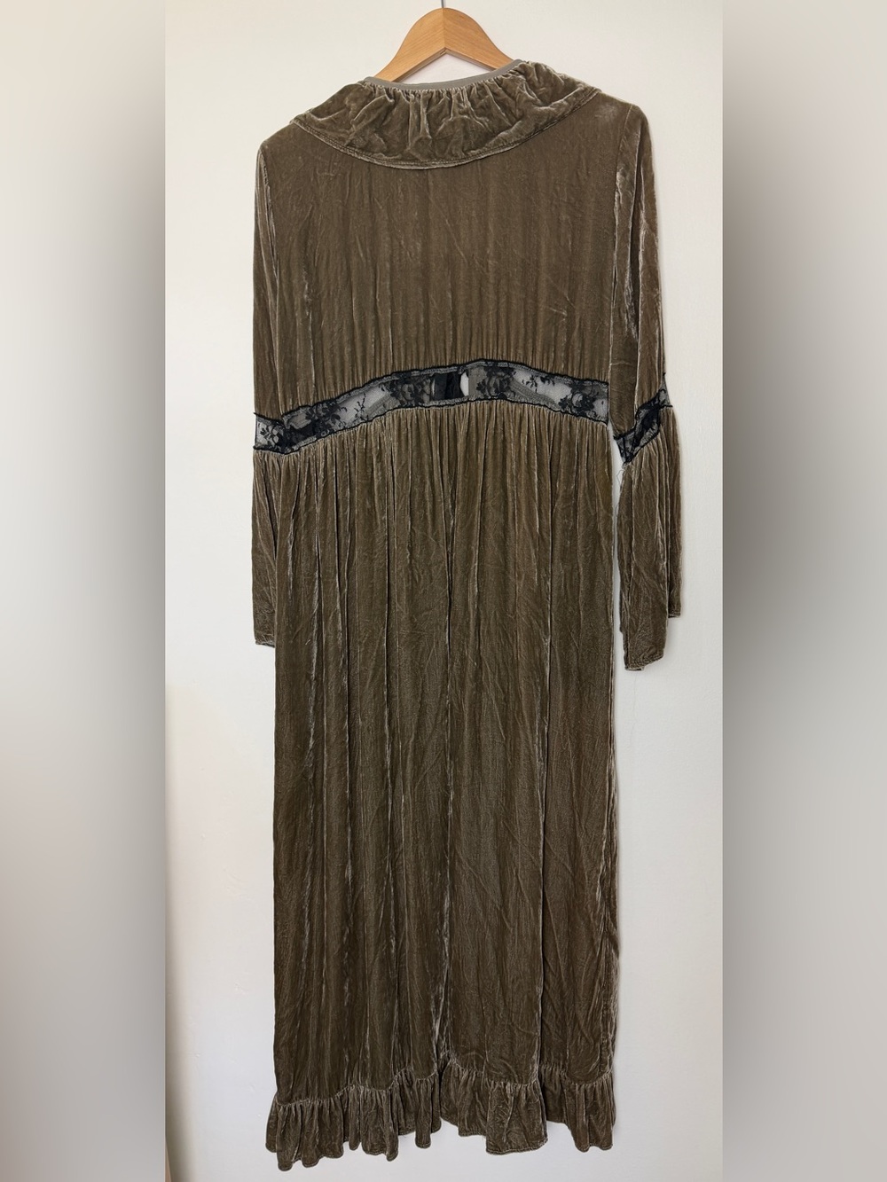 Marrika Nakk Victorian Velvet Coat - Picture 2 of 3